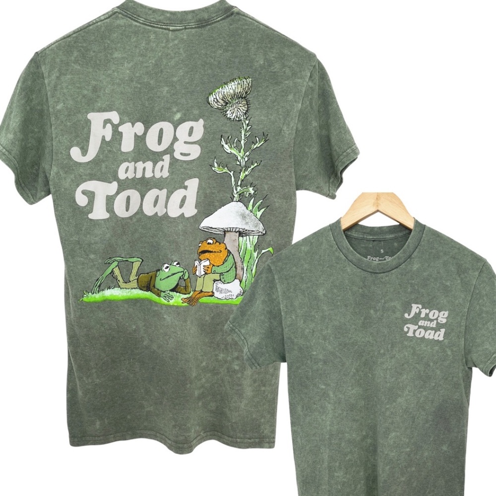 NWOT Frog and Toad Reading Under a Mushroom T-Shirt Small